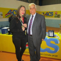 23 dicembre Messina - AICS- Il presidente Lillo Margareci, premia l'atleta Emmanuele Veronica